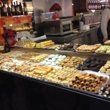 綺麗に並んだお菓子