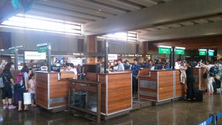 出国カウンターがあまりにも古いです。