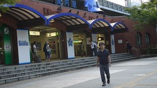 マリンブルーのヘルメットが可愛い