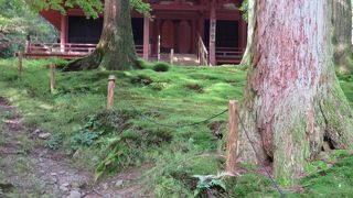 西塔にある、にない堂