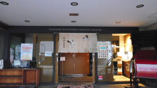 温泉街の裏にひっそり