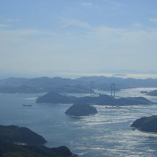 展望台から見た来島大橋。