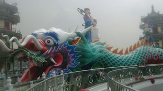 龍の中を通ります