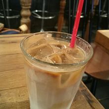 セットのカフェラテ。たっぷりです。