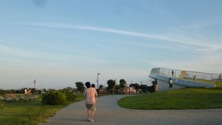 遊具が充実、里山エリアも