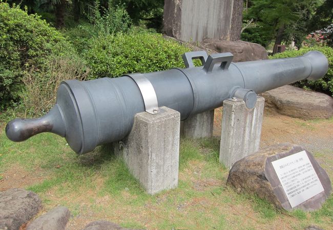 反射炉で作られたものを再現した「24ポンドカノン砲」も展示
