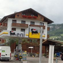 炎を吐く犬。6本足の想像上の動物。