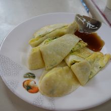 蛋餅（タンビン）といいます。これも台湾朝食の定番