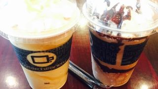 オシャレな内装と比較的落ち着いた店内