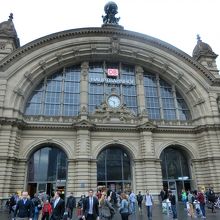 外から見た中央駅
