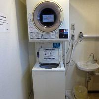 コイン・ランドリーは、洗濯機と乾燥機が各一台のみ