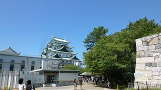 復元工事中ですが内部が観れます！