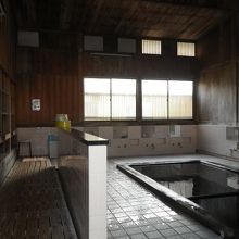 ”中尾の湯”の内部。落ち着いた雰囲気です。