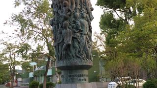 中島公園の入口にある