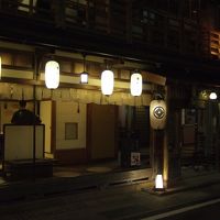 洞川の町の古い旅館です。