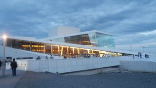 屋根に登れるオペラハウス