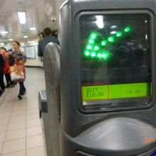 （８）ここに残高が出ます（表示されない改札もあります）