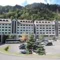 ロープウェイの麓にあるリゾートホテル