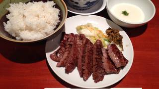 駅構内で牛タンを堪能