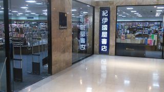 日本語の本もある