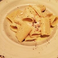 ホテルの前にあるレストランもオススメ！