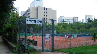 靭公園にあるテニスコート