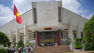 ホーチミン主席  愛用品  書簡  などを展示