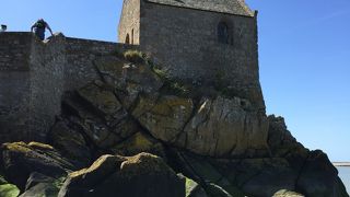 オベール礼拝堂に行けるのは干潮の時でしょう・・・