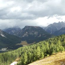 リフトの途中から眺める山々。スキー場のゲレンデになっていた