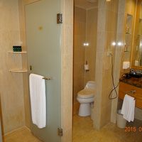 バスタブとシャワーは別々です。