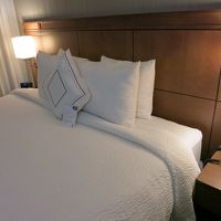 ベットには枕がいっぱい