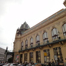 大きな建物です