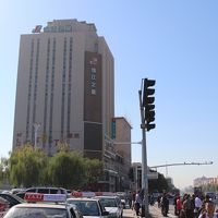 駅近くにドーンとあります