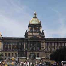 国立博物館の前にあります。