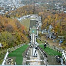 展望ラウンジからのジャンプ台