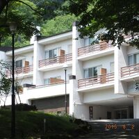 森の中に浮かぶ宿、自然環境がよい