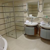 バスルームも二つあり、ここはジャグジー付き