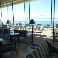 ロビーからアドリア海を望む