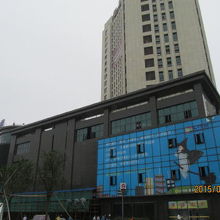 隆昌路駅の周りの高層ビル。