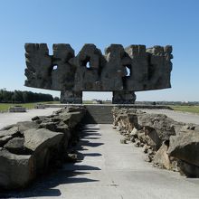 イディッシュ語でルブリンと書かれた記念碑