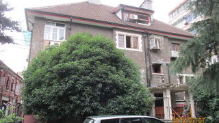 日本の鐘淵紡績（カネボウ）工場の幹部用に建築した住宅はそのまま住民が住み続けています。