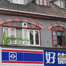 歴史建築物がコンビニに成る。