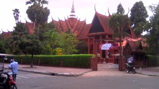 アンコール遺跡などの出土品も豊富