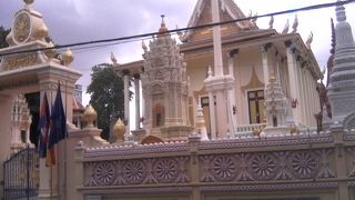 柱などにはすばらしい彫刻