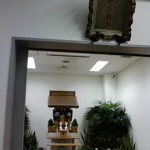 ひっそりとしています。