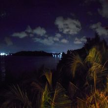 座席からプーケットタウンの灯りをパチリ