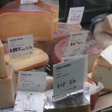 チーズのお店もありました。