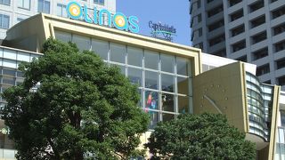 映画館もあり、３時間無料の駐輪場もあります。