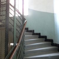 こんな階段を登った2階