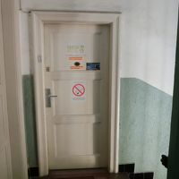 このドアを開けるといきなり共有スペース